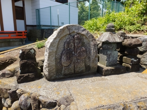三嶋神社の石造物