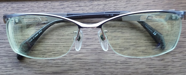 実験体のメガネ