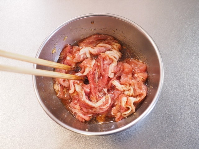 豚トマト生姜焼きのキャベツサ005
