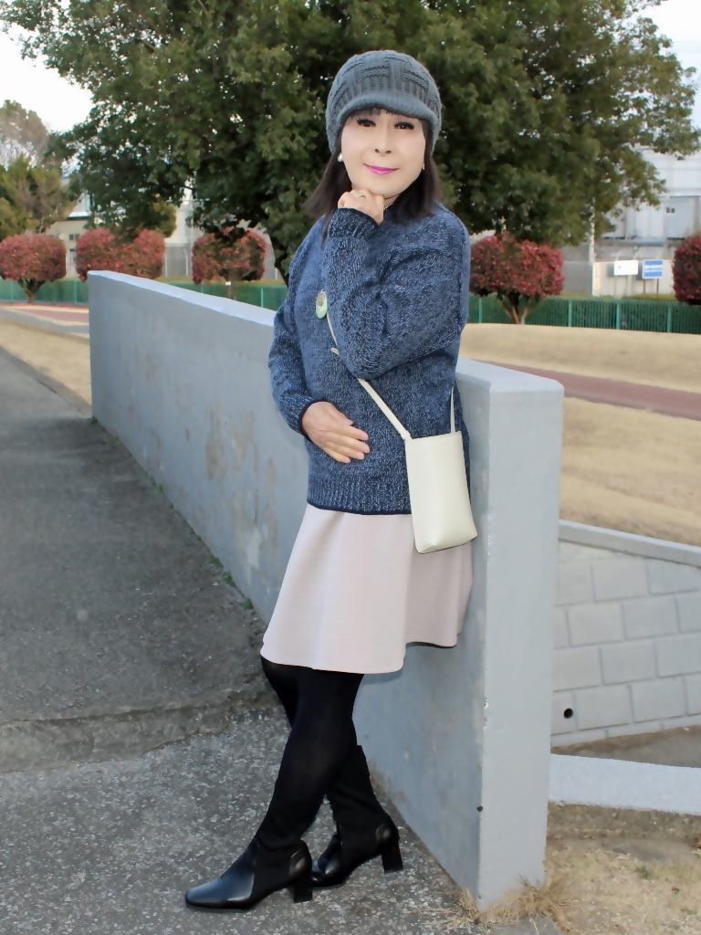 紺のセーターグレーのフレアースカートA(9)