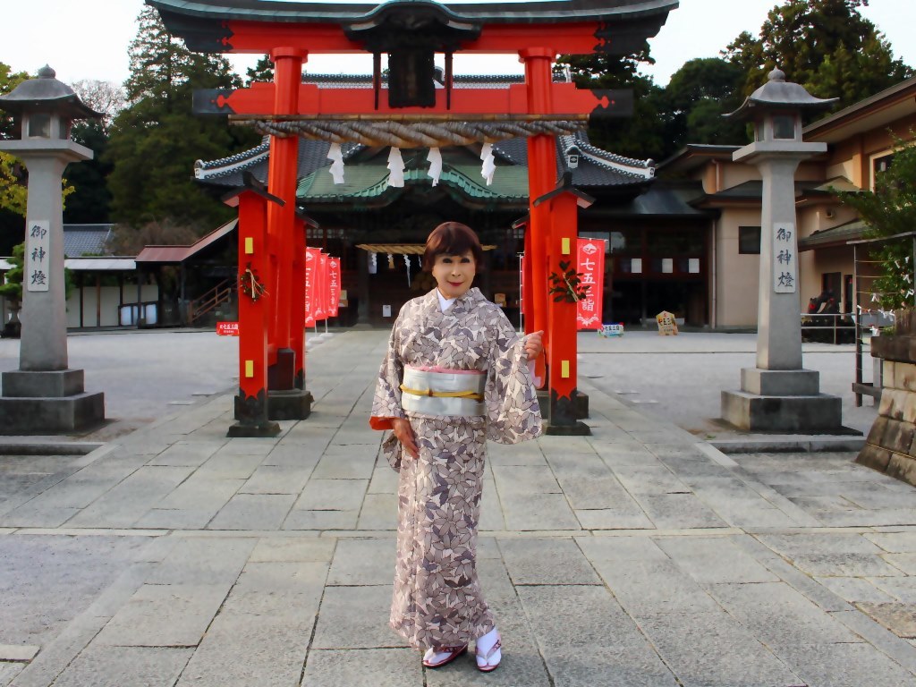 笹の葉模様の着物箭弓神社(2)