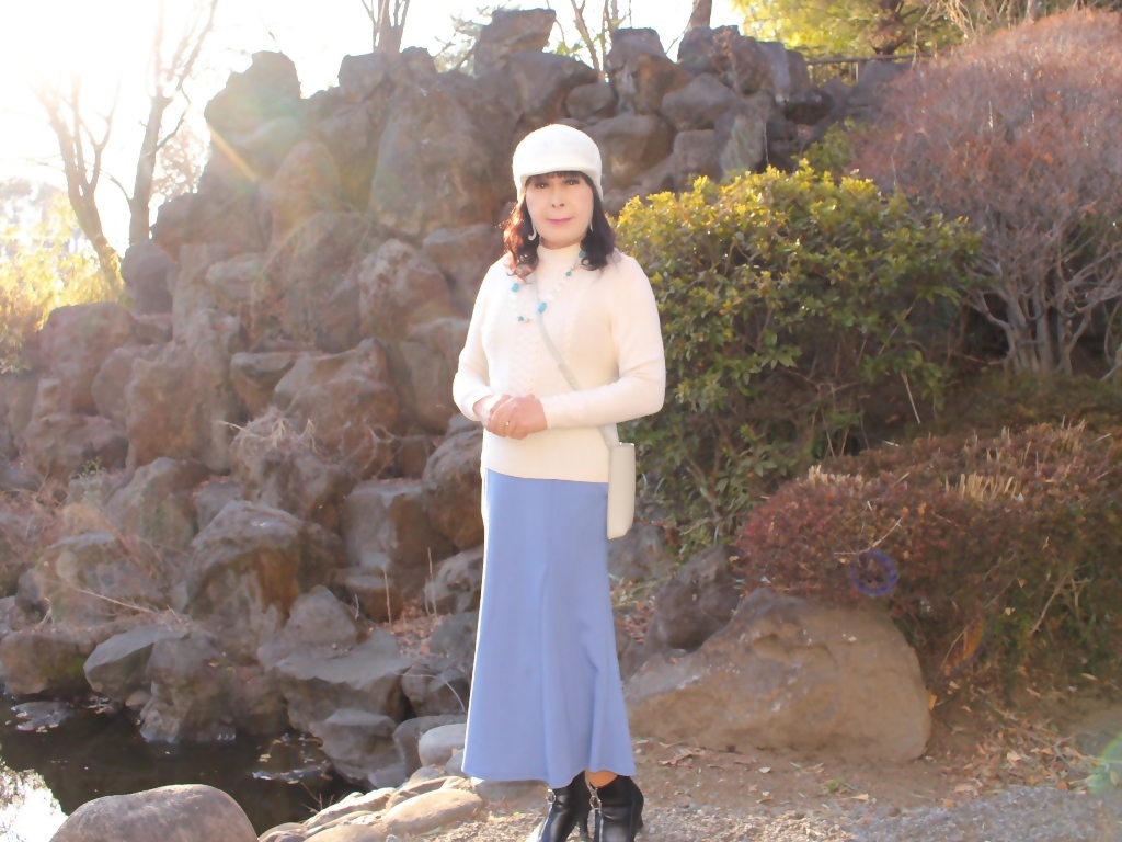 オフホワイトセーター水色マキシスカート(3)