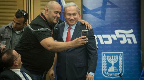 Zarka Netanyahu hug