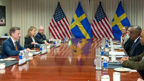NATO 加盟を目指すスウェーデン、米軍に全基地を使用させる協定に調印