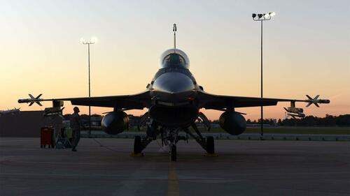 ウクライナ、辛辣な不満を呈す ： 今年中に F-16 戦闘機を使用する見込みはない