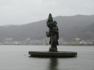 長野諏訪湖八重垣姫像
