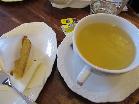 Cafe Avenyレモンケーキと紅茶