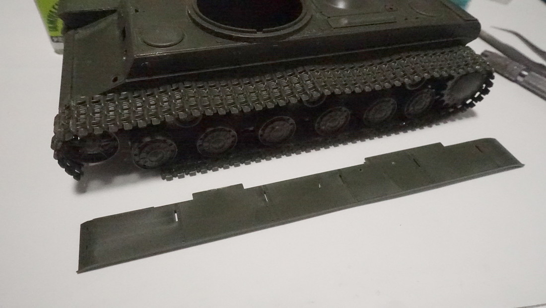 タミヤのミリタリーミニチュアシリーズ No.375 ソビエト重戦車 KV-2 その４